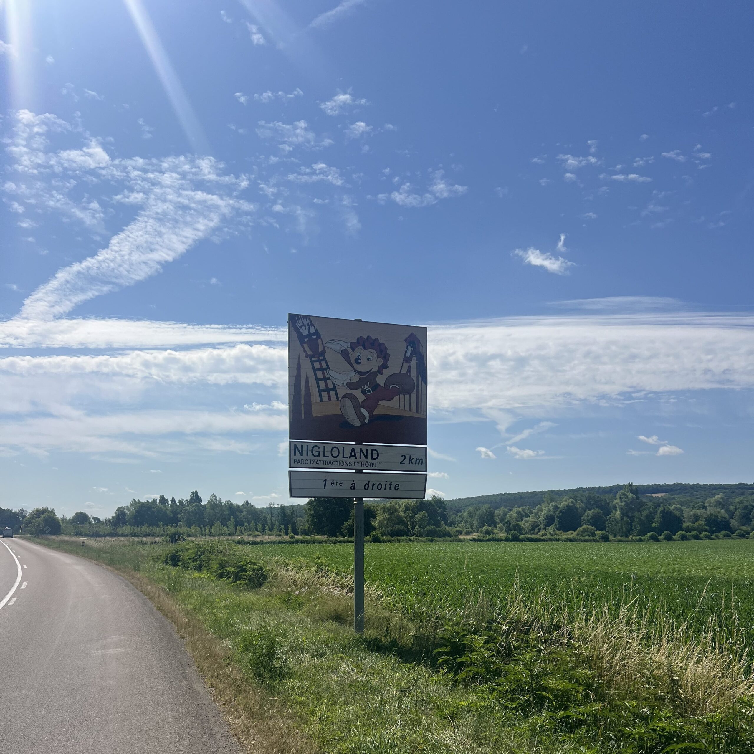 A sign advertising Nigloland.